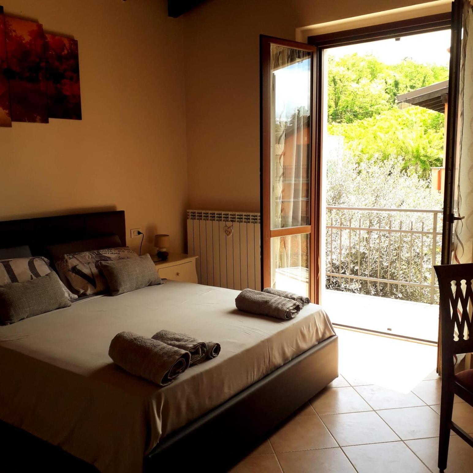 Bed and Breakfast Beb Ulivo Santa Giuletta Exterior foto